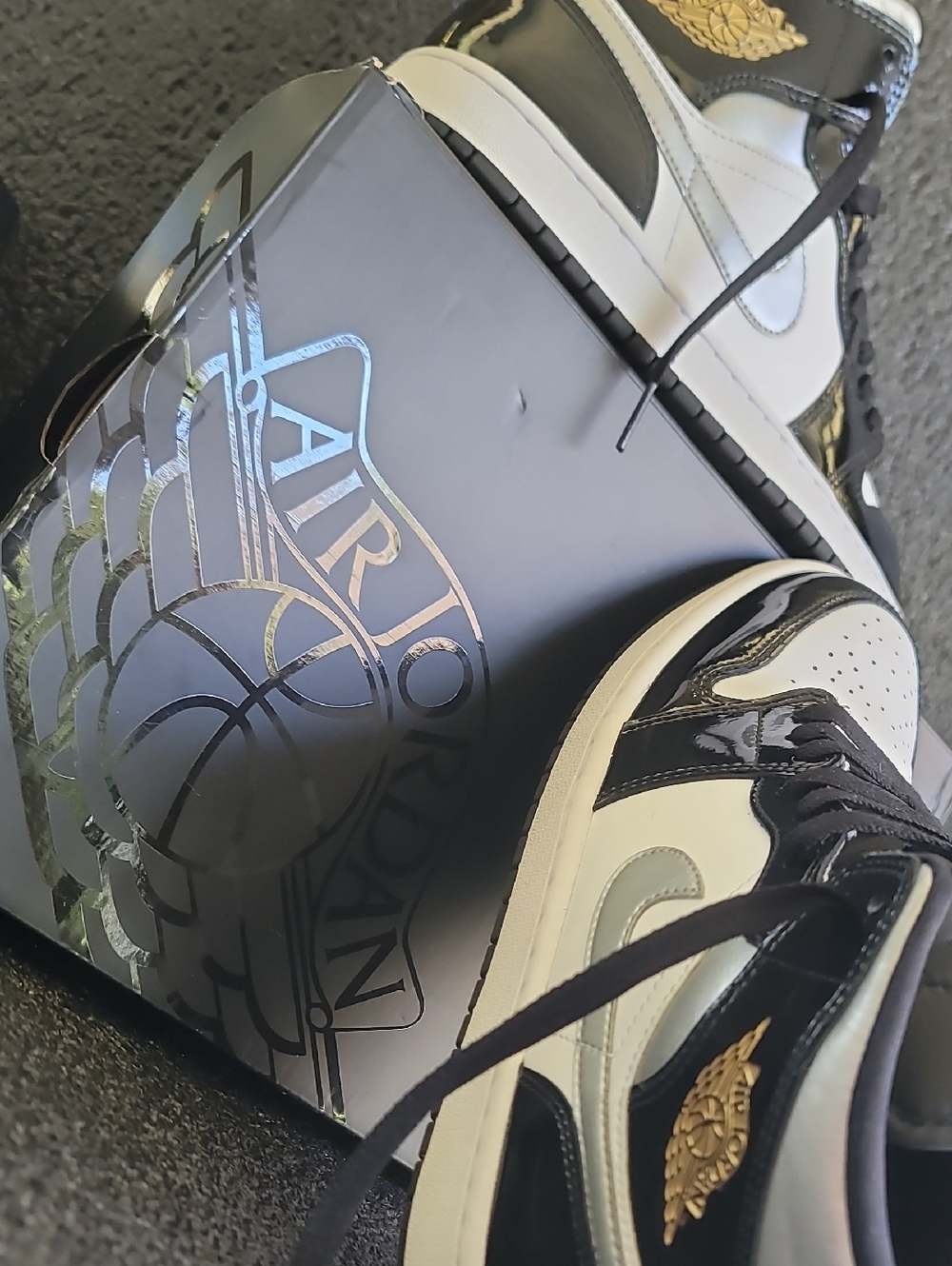Nike Air Jordan 1 Mid SE "Metallic Silver/Metallic Gold" Patent Leather Wmns 9.5 - Picture 8 of 16
